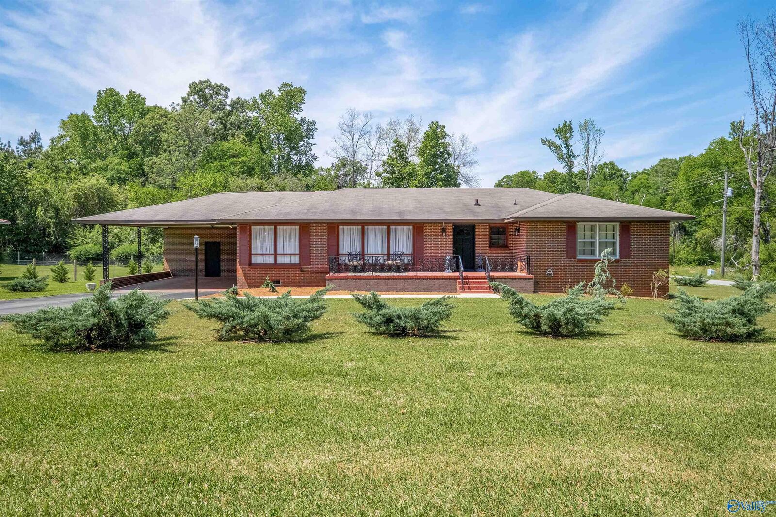 Property Photo:  2224 Argyle Way  AL 35904 