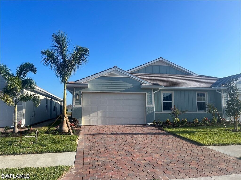 Property Photo:  842 Enbrook Loop  FL 34114 