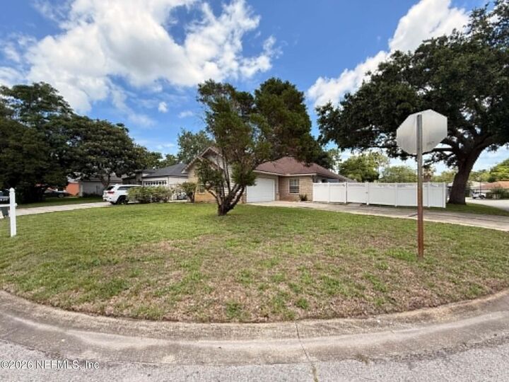 Property Photo:  1829 Ashmore Green Drive  FL 32246 