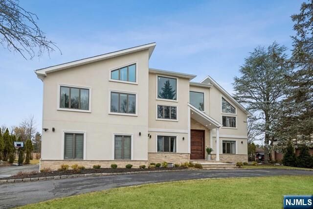 Property Photo:  15 Fox Run  NJ 07006 