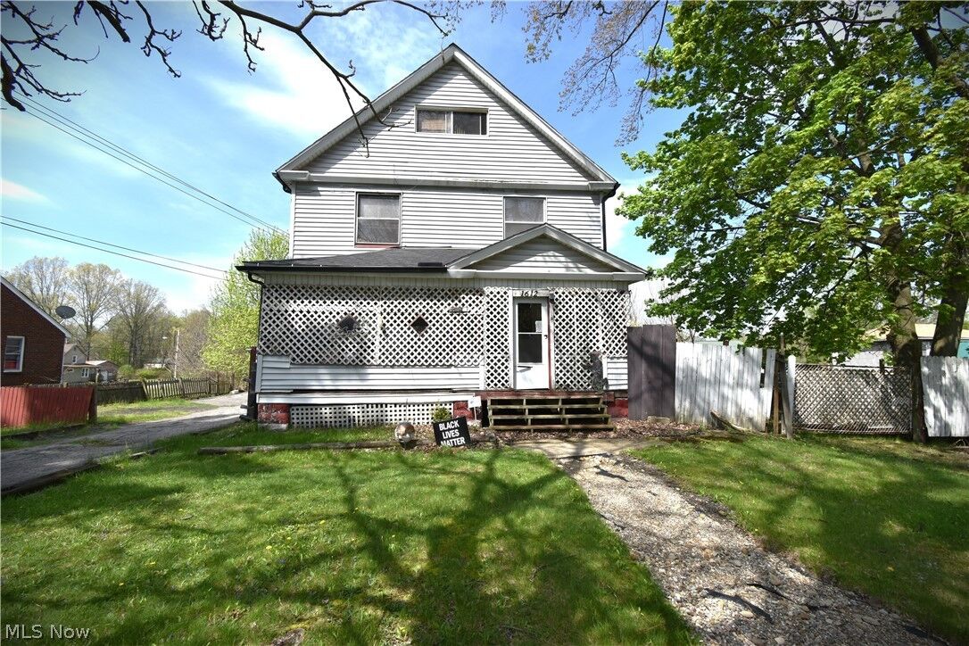 Property Photo:  1612 Jacobs Road  OH 44505 
