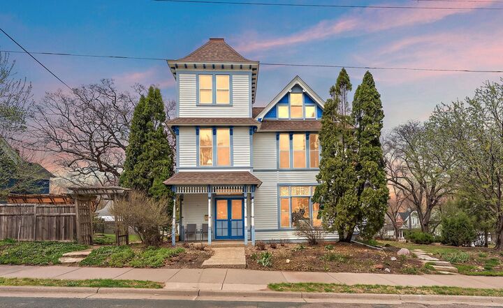 Property Photo:  406 Olive Street W  MN 55082 