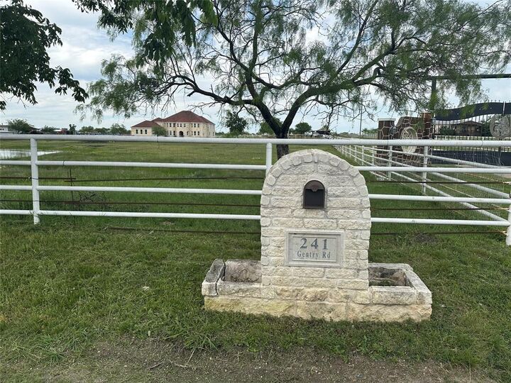 Property Photo:  241 Gentry Road  TX 75119 