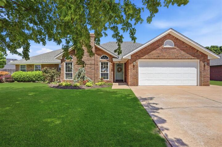 Property Photo:  901 N Towne Circle  OK 73521 
