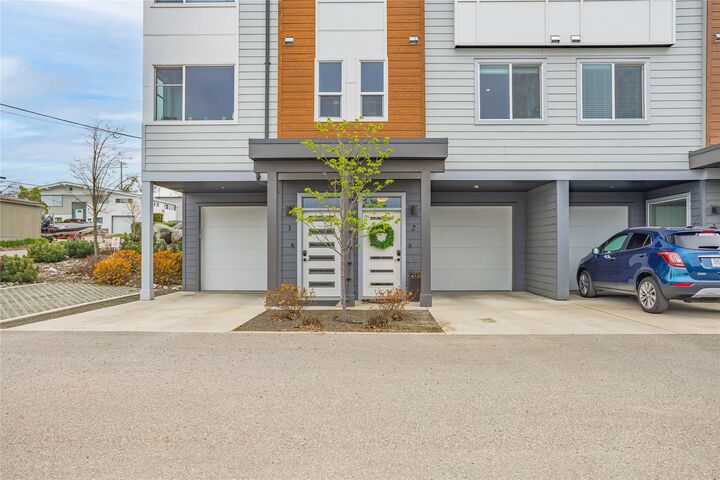 Photo de la propriété:  3405 16 Avenue 2  BC V1T 5Z1 