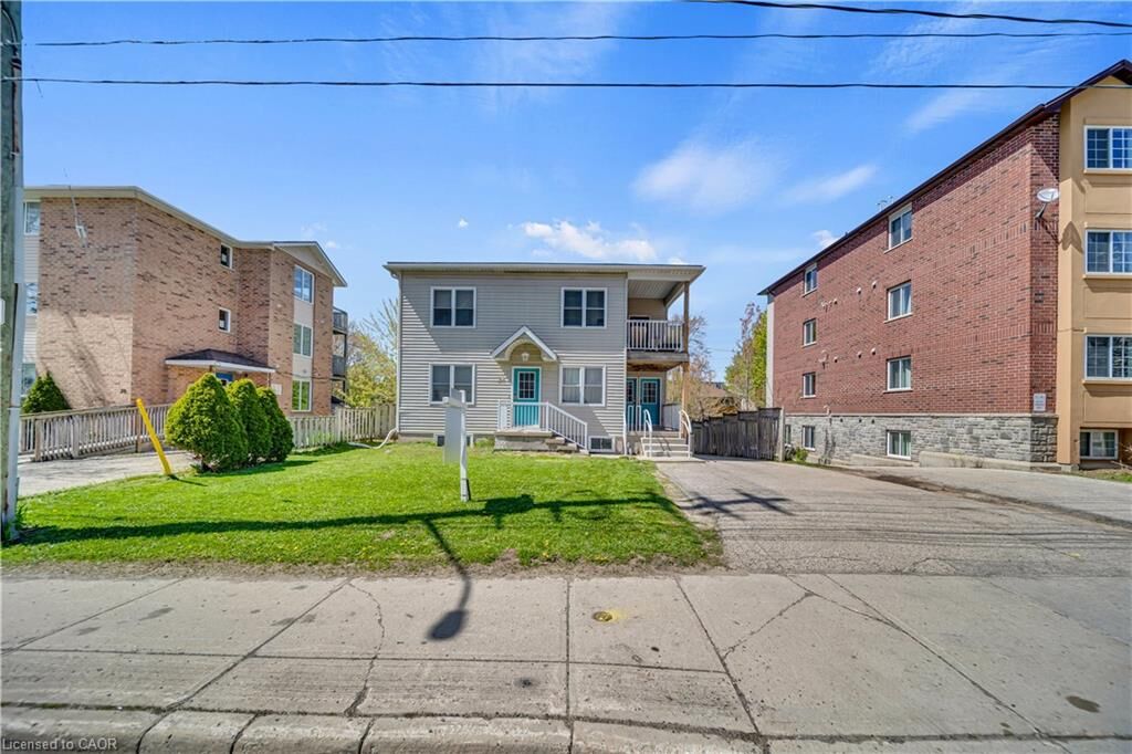Photo de la propriété:  24 Columbia Street W  ON N2L 3K3 