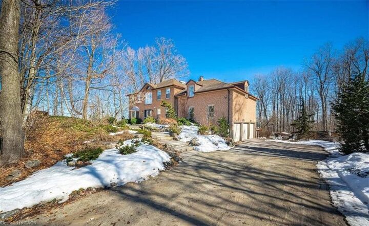 Photo de la propriété:  877 The Grange Sideroad Main, 2nd  ON L7C 0E4 