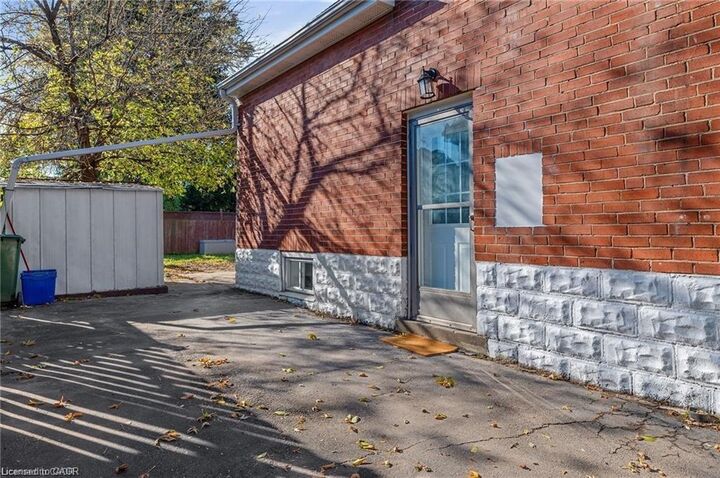Property Photo: 284 Brucedale Avenue E ON L9A 1P9