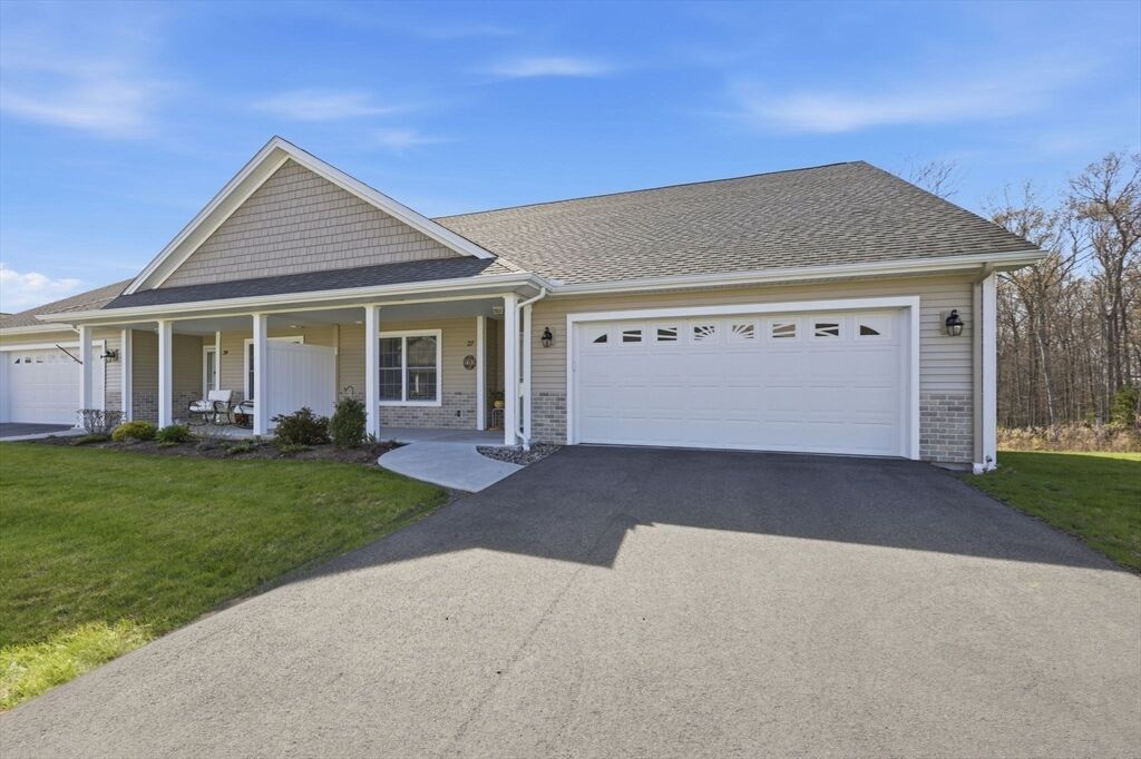 Property Photo:  27 Lodge Lane 27  MA 01095 