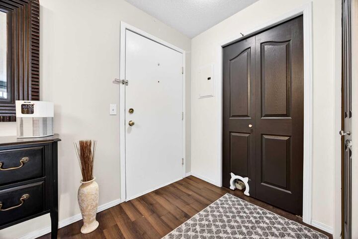 Property Photo:  2000 Citadel Meadow Point NW 213  AB T3G 5N5 
