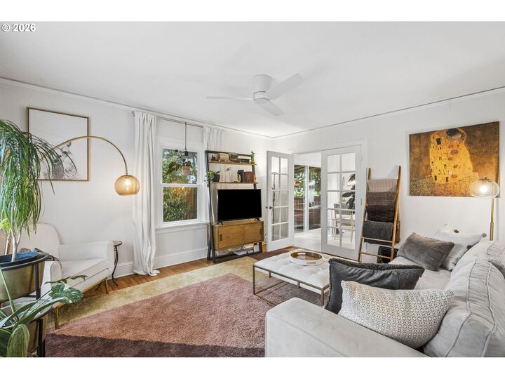 Property Photo:  11020 N Moore Ave  OR 97217 