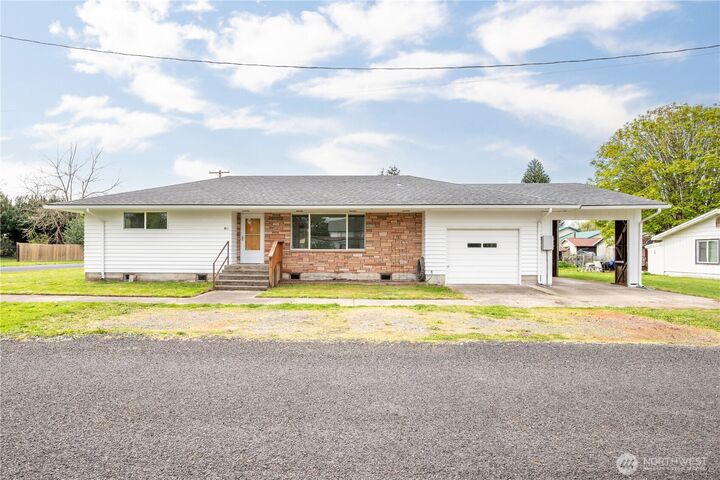 Property Photo:  301  Cedar Street  WA 98591 