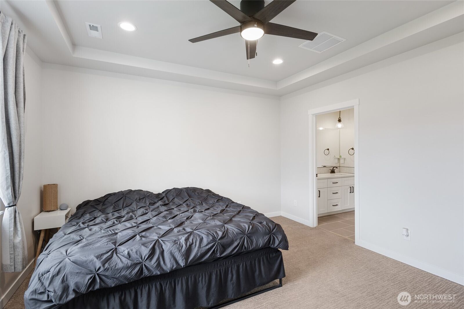 Property Photo:  9386  Albert Way SE  WA 98837 