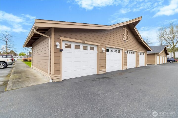 Property Photo:  300  Homestead Boulevard 101  WA 98264 
