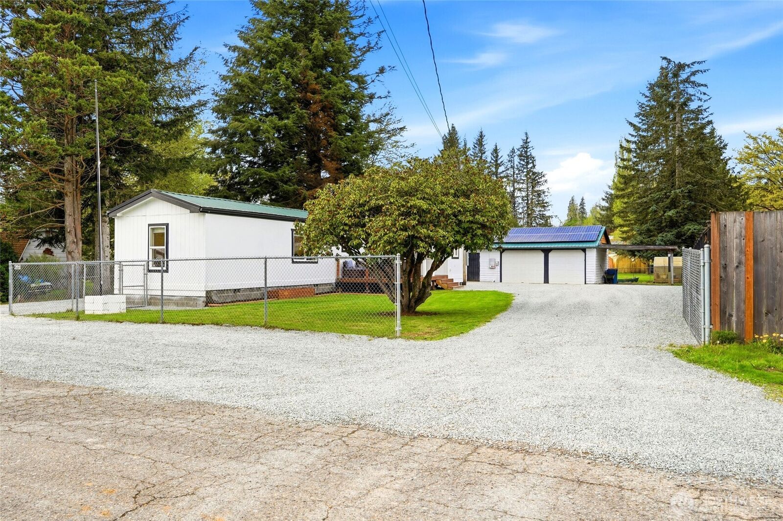 Property Photo:  915  Dyer Road  WA 98294 