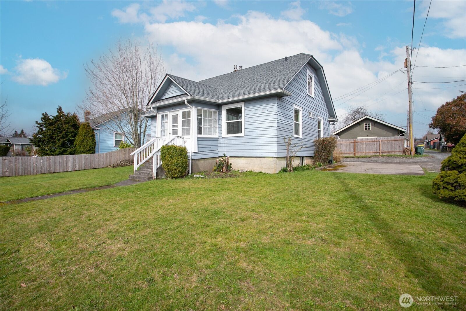 Property Photo:  605  Alabama Street  WA 98225 