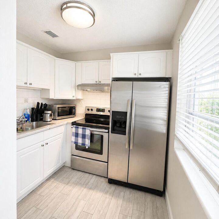 Property Photo:  331 Walton Boulevard 4  FL 33405 