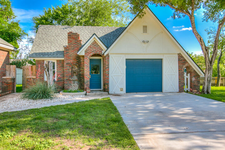 Property Photo:  303 Glenmore Drive  TX 76903 