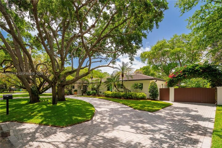 Property Photo:  16032 SW 74th Pl  FL 33157 