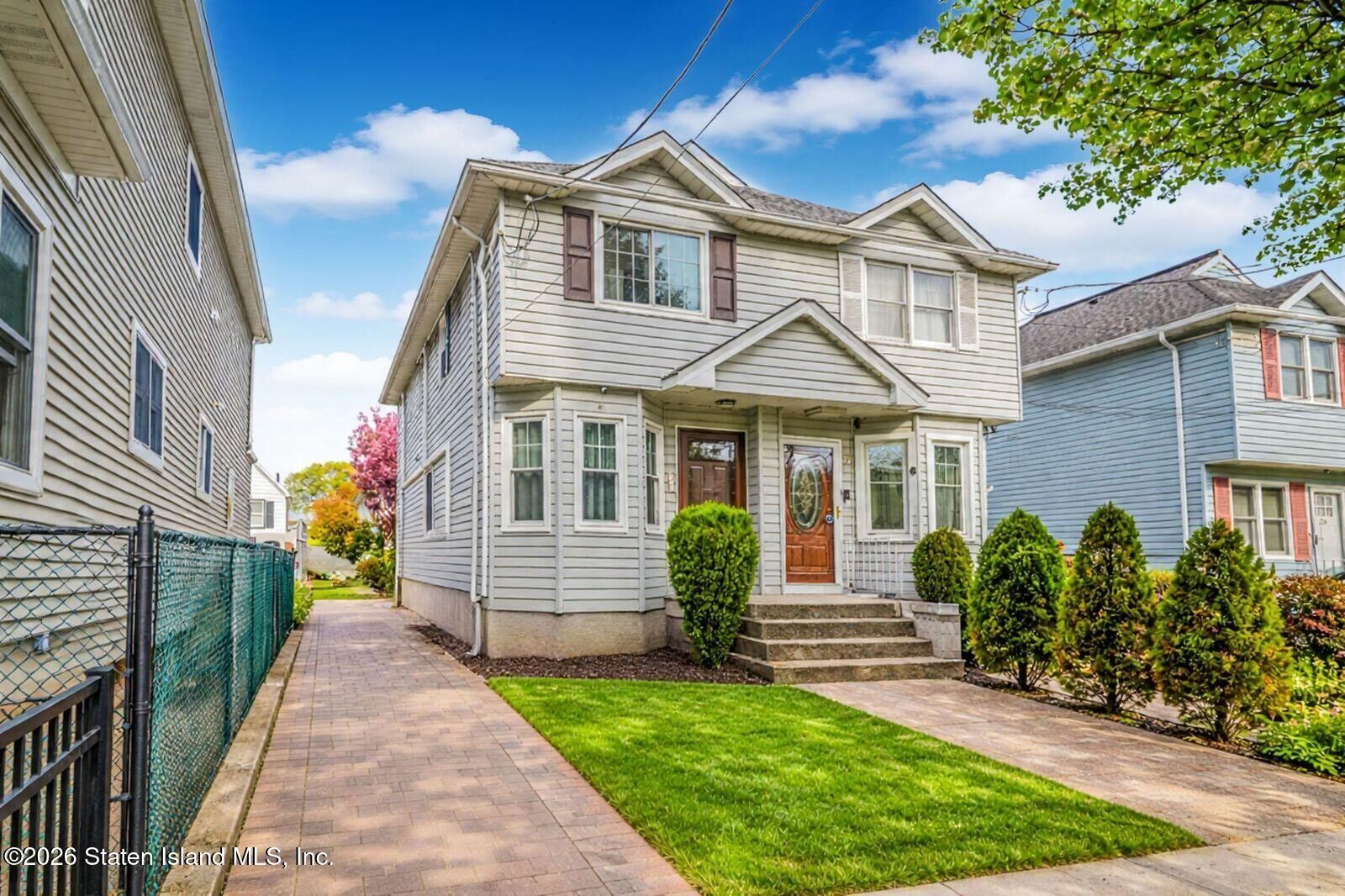 Property Photo:  20 Derby Court  NY 10302 