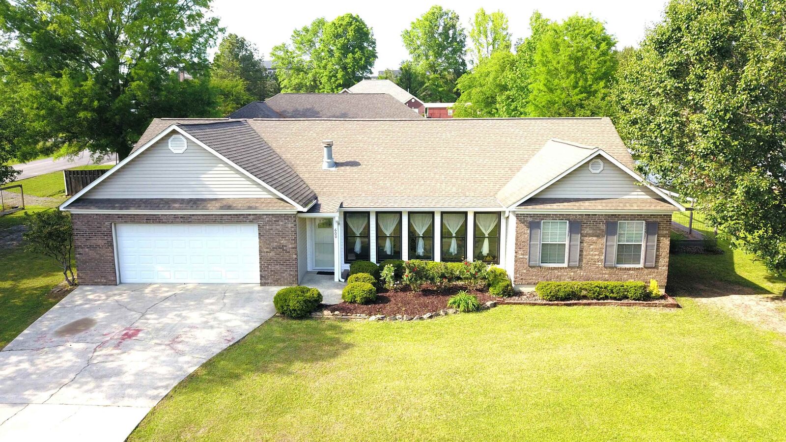 Property Photo: 600 Mayfair Ln AL 35057