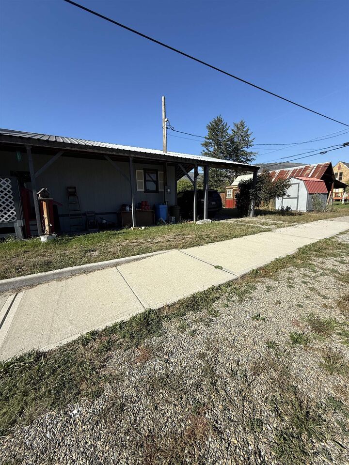 Property Photo:  500 South Ave  WA 99157 