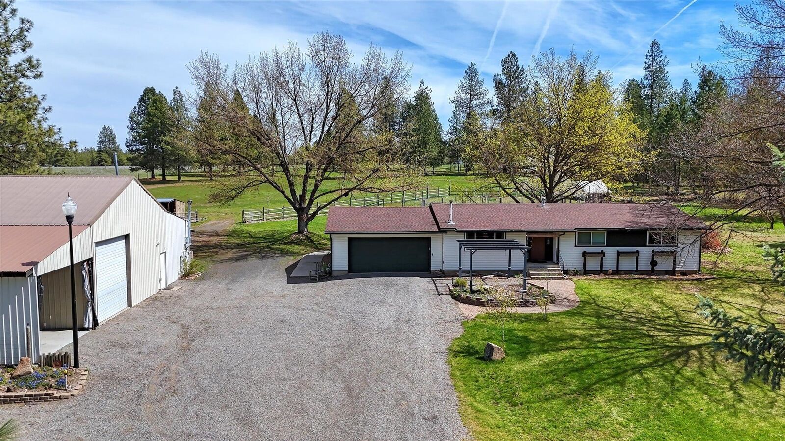 Property Photo:  2717 S Jays Rd  WA 99022 