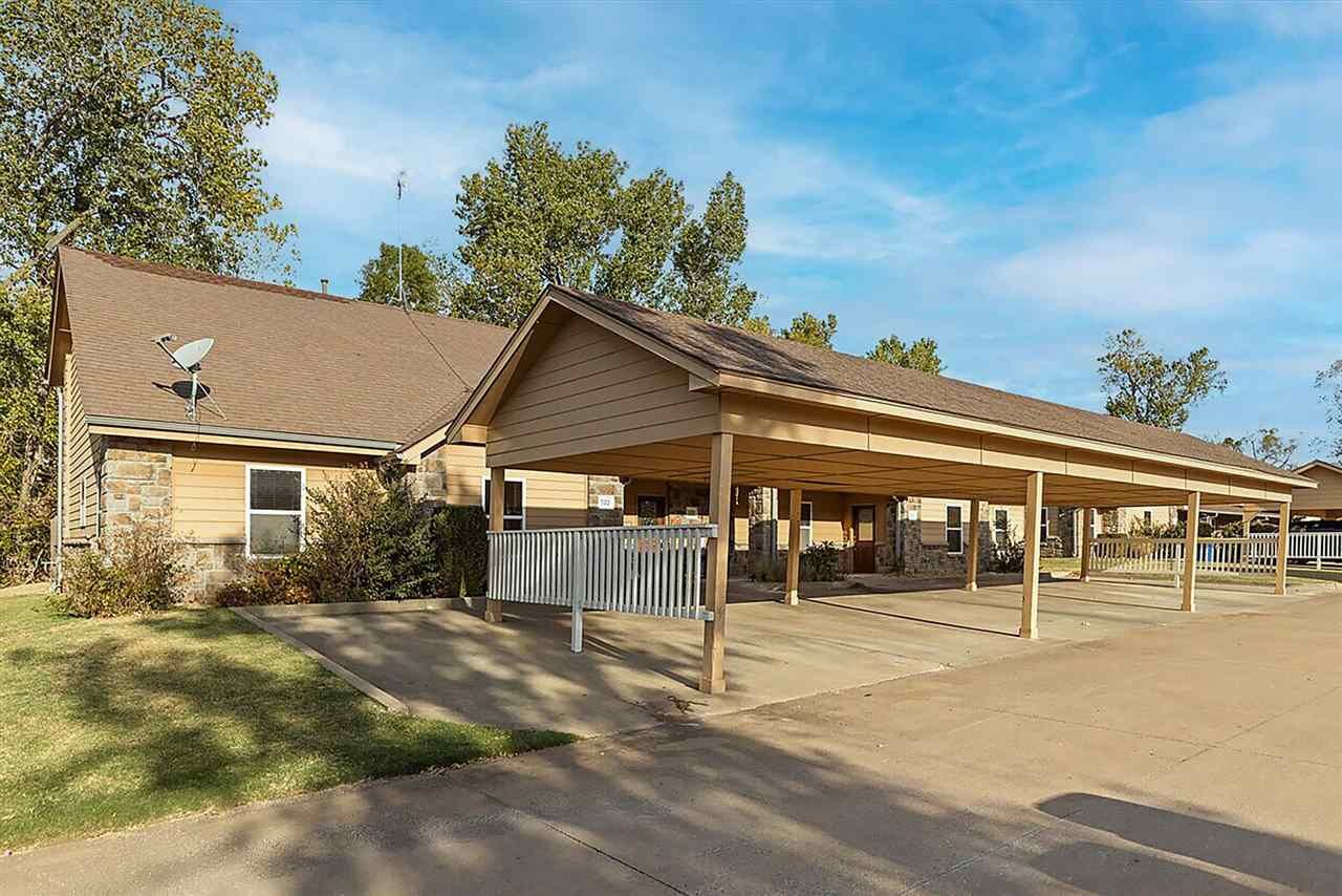 Property Photo:  547 E Greenbriar Circle  OK 74075 