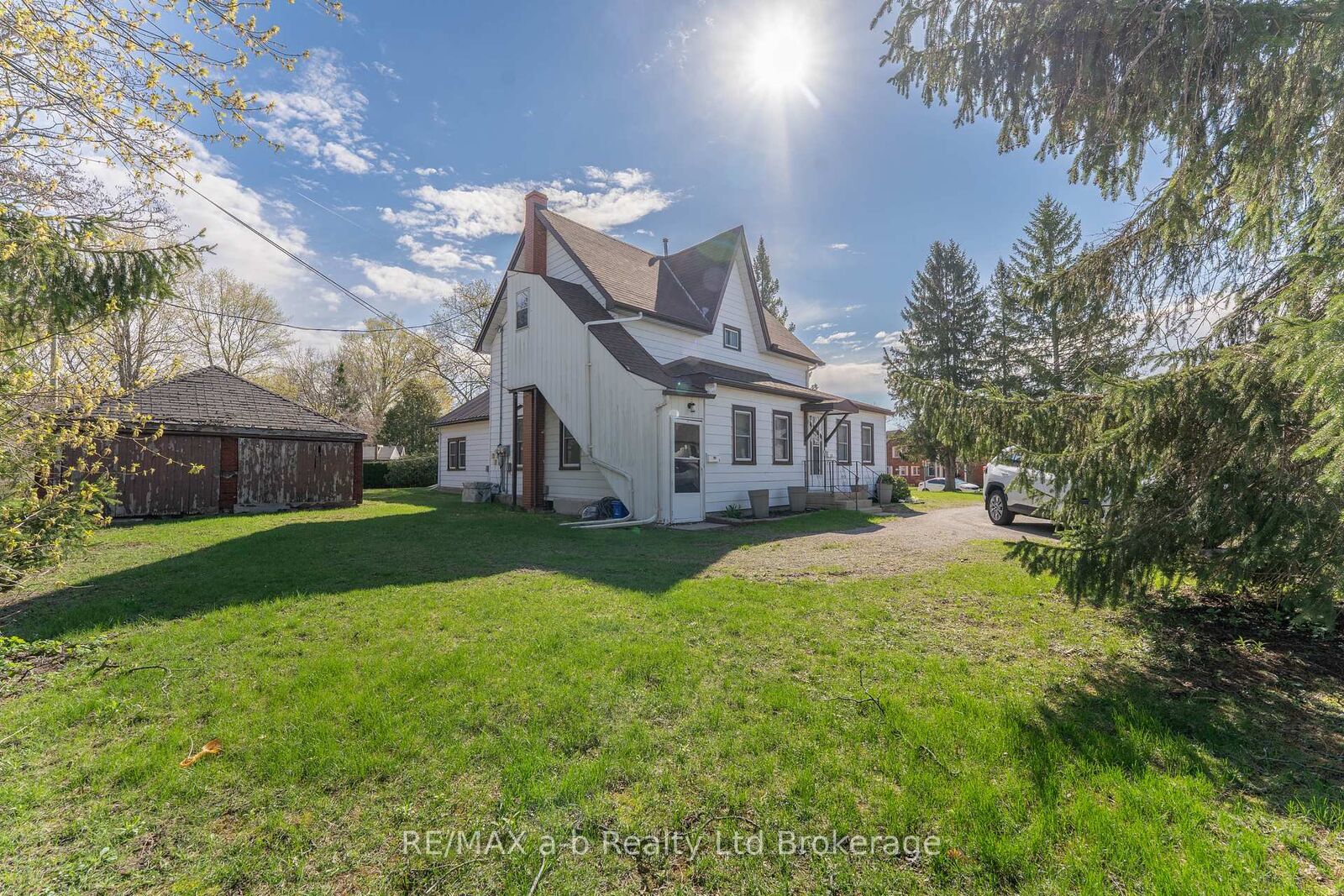 Property Photo:  10 McKenzie Street Unit A  ON N4G 2E6 
