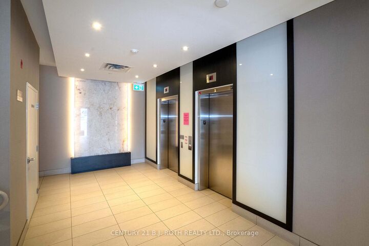 Property Photo: 15277 Yonge Street S 313 ON L4G 1Y3