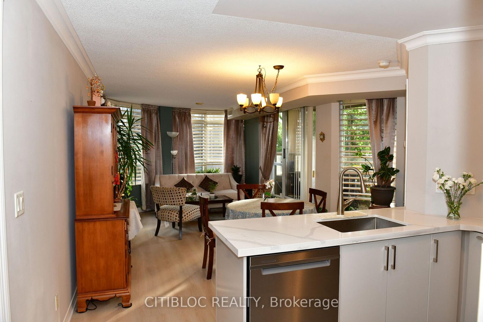 Property Photo: 310 Burnhamthorpe Road W 213 ON L5B 4P9