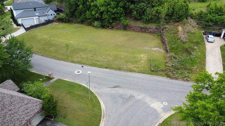 Property Photo:  5117 E 78th Place  OK 74136 