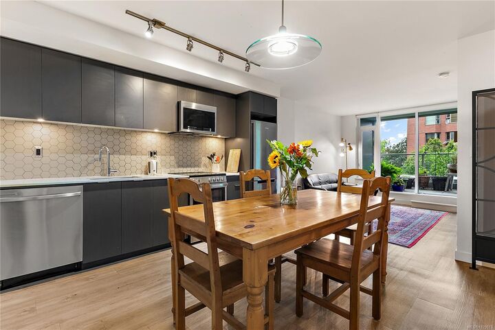 Property Photo:  845 Johnson St 310  BC V8W 0G3 