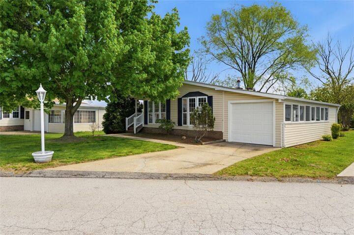 Property Photo:  10 North Rock Lake Court  PA 16063 