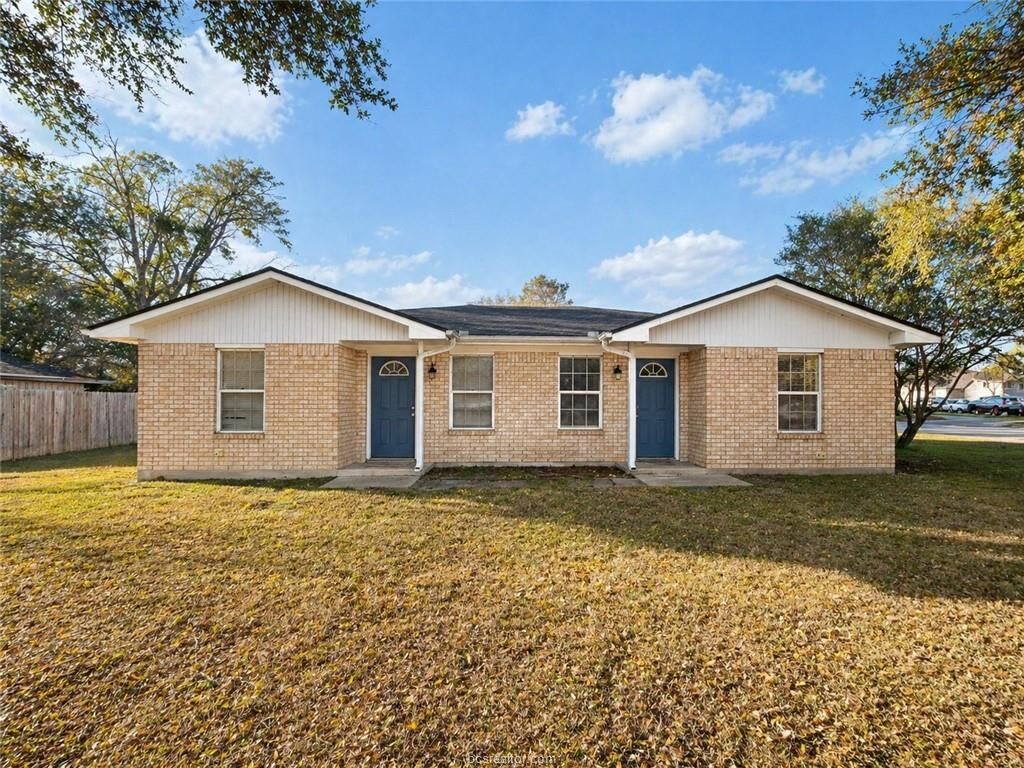 Property Photo: 1613 Southwest Parkway TX 77840