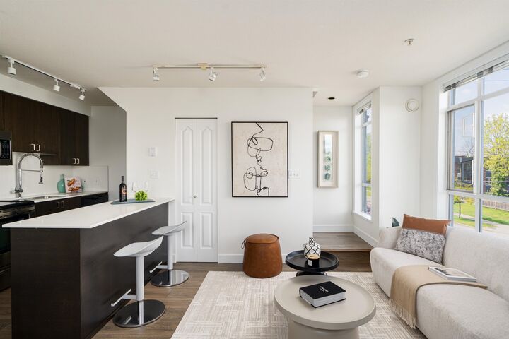 Property Photo: 2190 W 5th Avenue 206 BC V6K 1S2