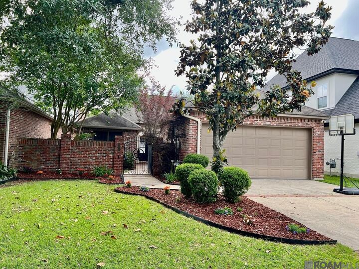 Property Photo:  6289 Tezcuco Ct #206  LA 70737 