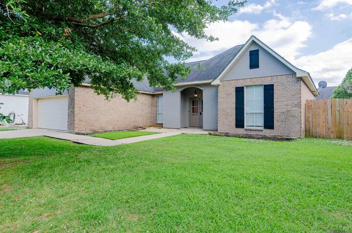 Property Photo:  36447 Crestway Ave  LA 70769 