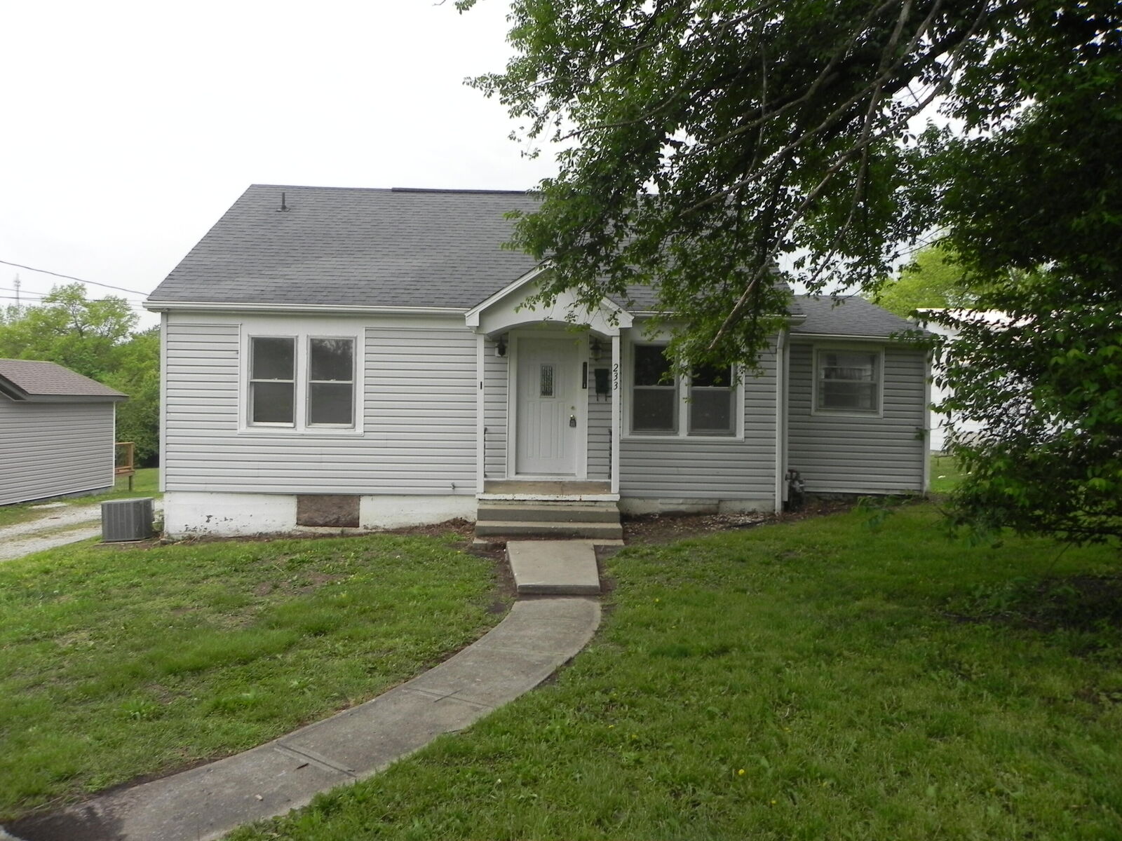 Property Photo:  223 Saint Francis St  MO 65251 