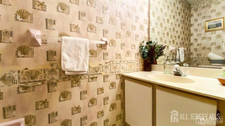 Property Photo:  9 Wilmbelton Court  NJ 08820 