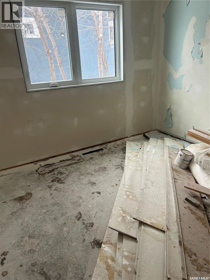 Property Photo: 118 26th Street W SK S6V 4P9