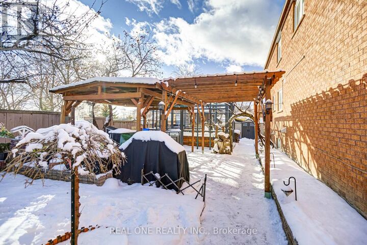 Property Photo:  2 Grittani Lane  ON M1S 5B7 