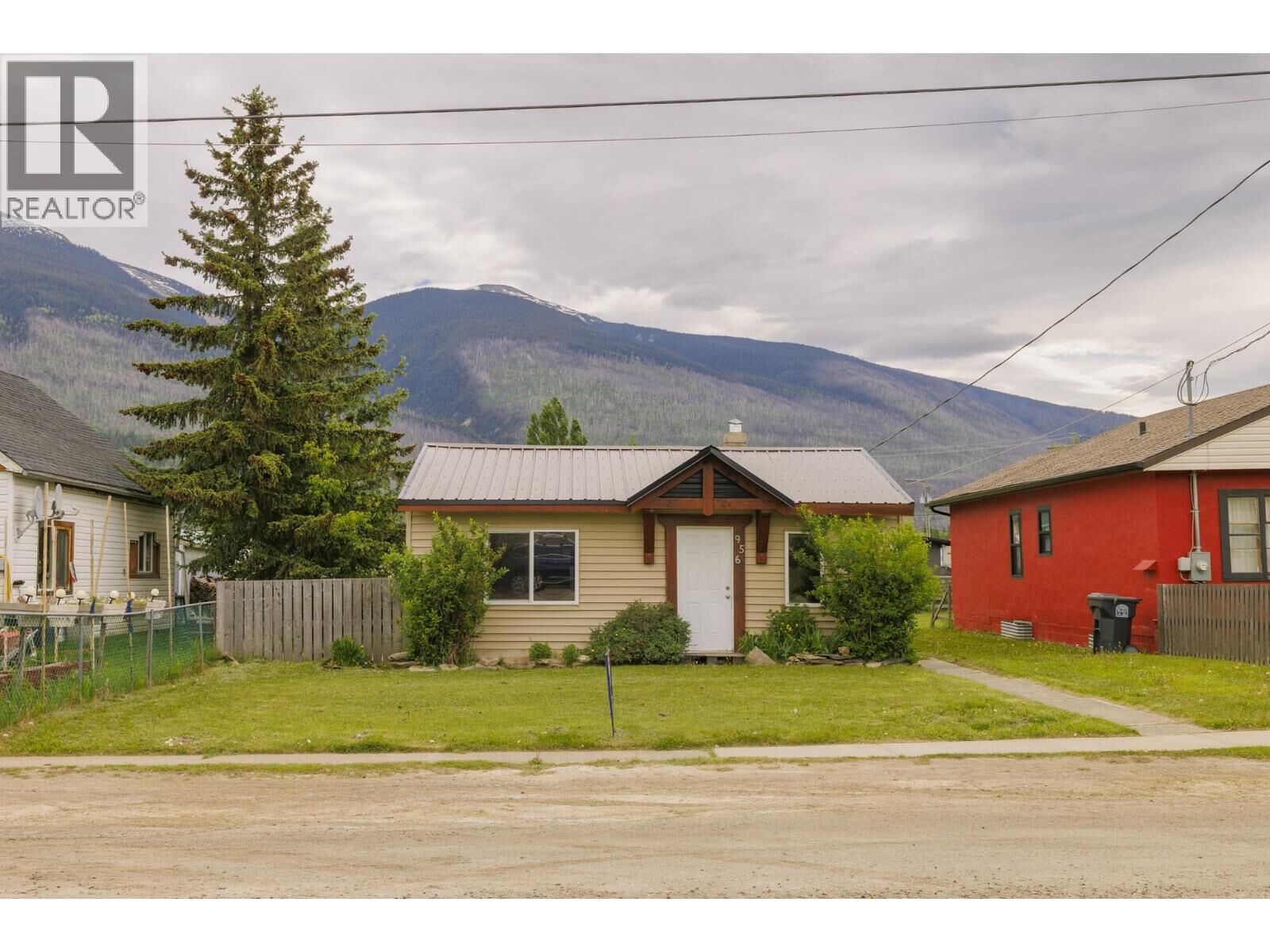 Property Photo: 956 4th Avenue BC V0J 2E0