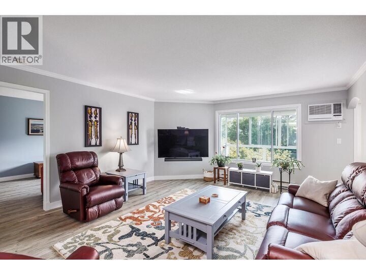 Property Photo: 920 Glenwood Avenue 308 BC V1Y 9P2