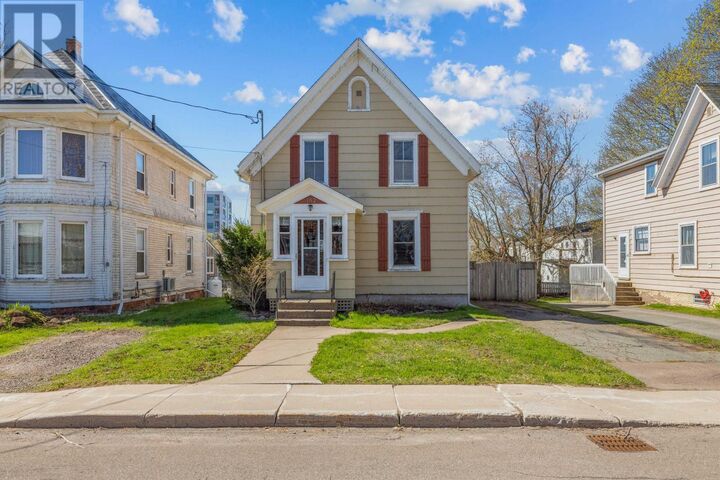 Property Photo:  182 Hanover Street  PE C1E 1E6 