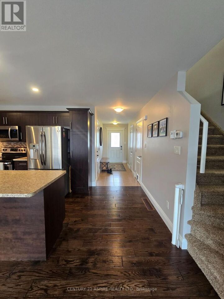 Photo de la propriété:  44 Winston Avenue  ON K8H 0C1 