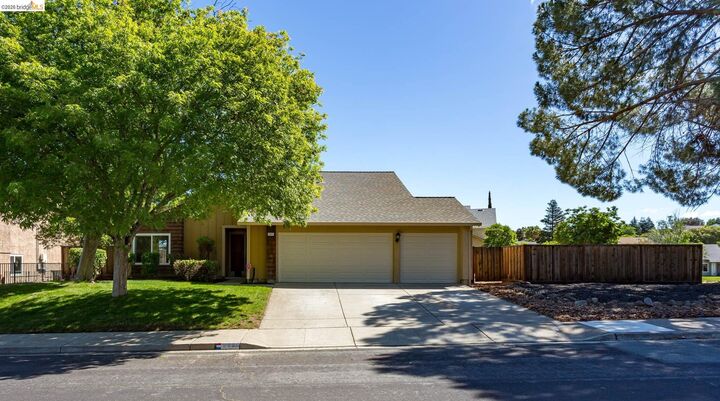 Property Photo:  2802 Buttercup Ct  CA 94531 