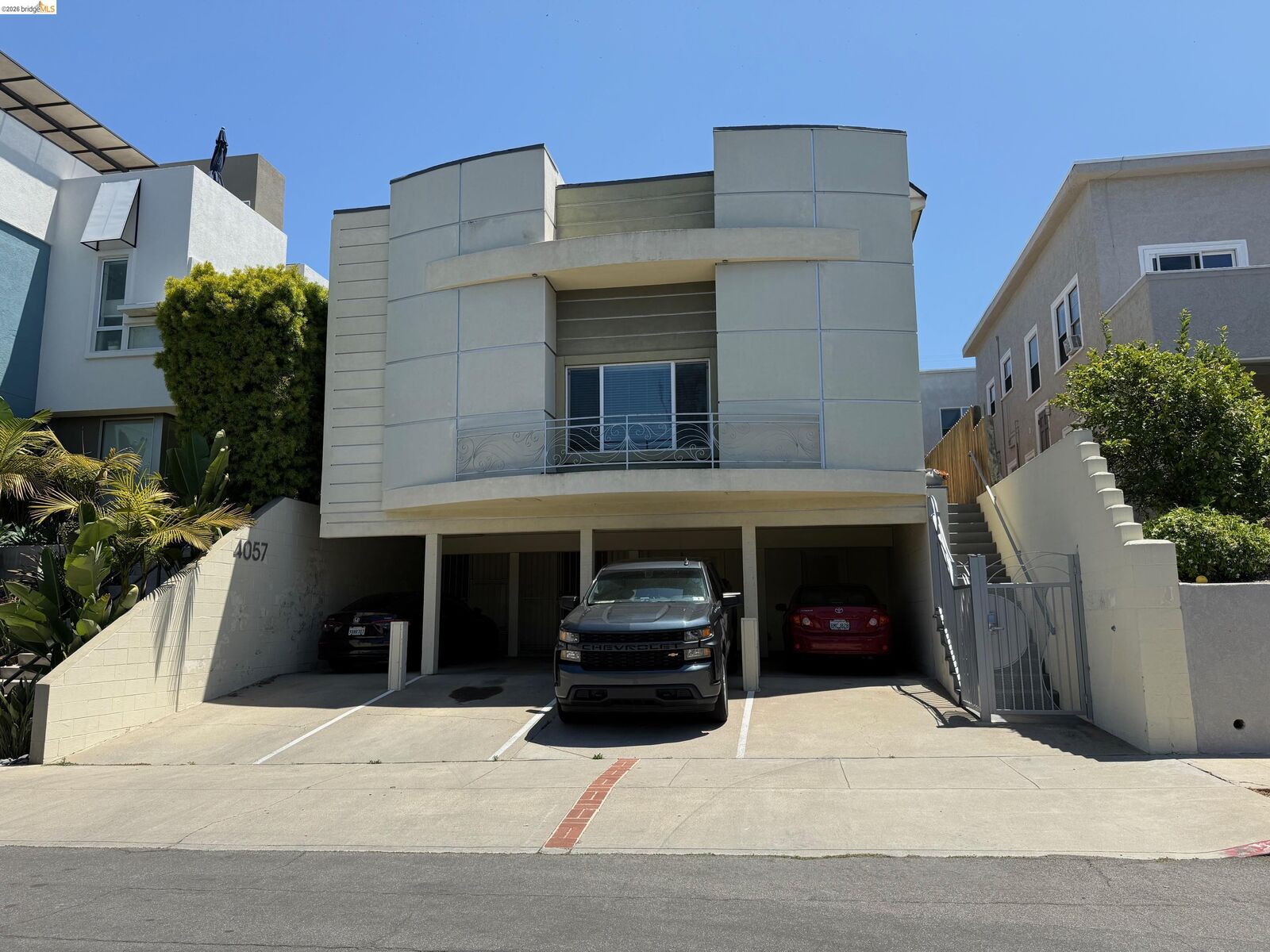 Property Photo:  4057 Brant St 8  CA 92103 