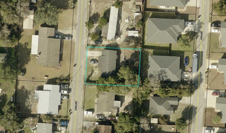 Property Photo:  479 Aleta Avenue  FL 32569 