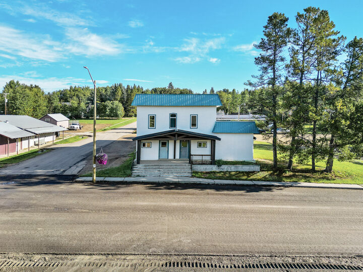 Property Photo:  2 Avenue  AB T0C 2X0 
